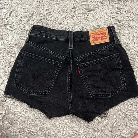 Levi’s 501 Shorts - Picture 2 of 2